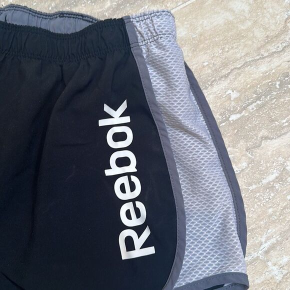 Reebok black and white shorts - size M - Picture 2 of 4